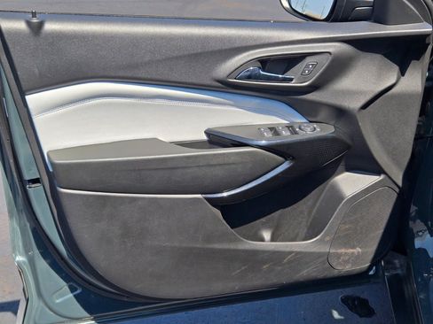 Certified 2025 Chevrolet Trax LT FWD image 19