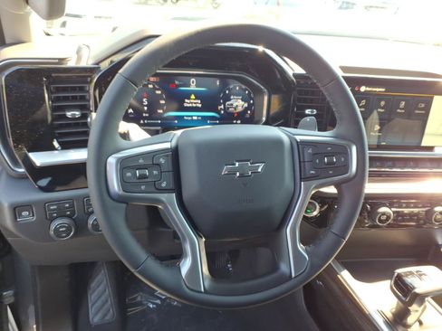 Used 2026 Chevrolet Silverado 1500 LT Trail Boss w/ LT Trail Boss Premium Package AWD/4WD image 5