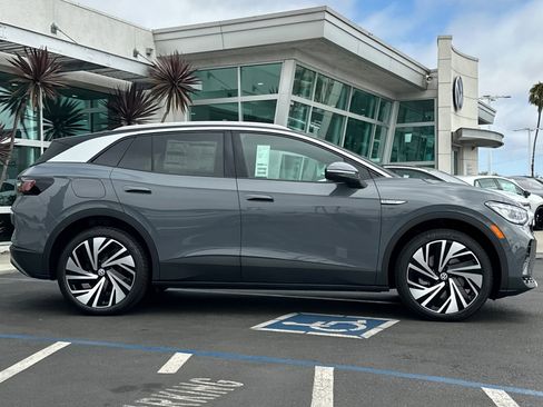 New 2025 Volkswagen ID.4 Pro S Plus image 4