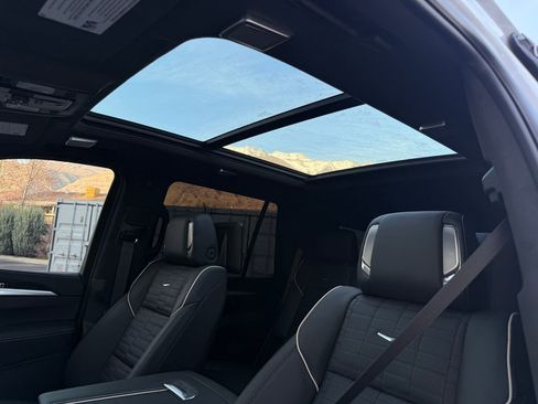 Used 2026 Cadillac Escalade Platinum Sport w/ LPO, ONYX Package image 43