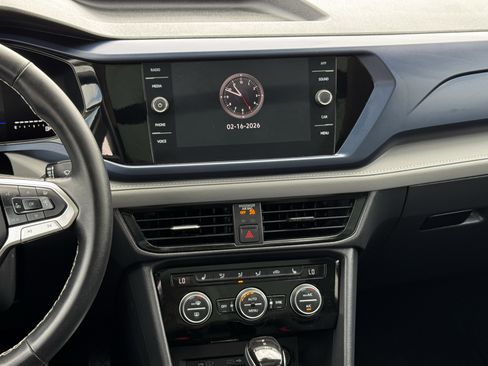 Used 2024 Volkswagen Taos SE image 17