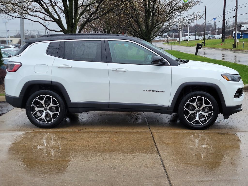 Used 2025 Jeep Compass Limited AWD/4WD image 2