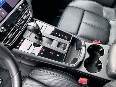 Used 2024 Porsche Macan Turbo image 17