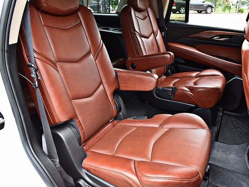 Used 2020 Cadillac Escalade Luxury RWD image 23