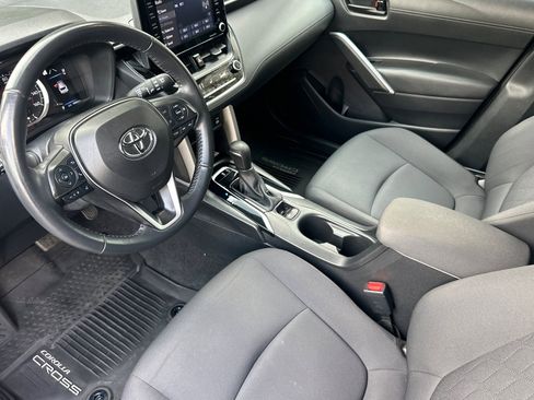 Used 2022 Toyota Corolla Cross LE image 7
