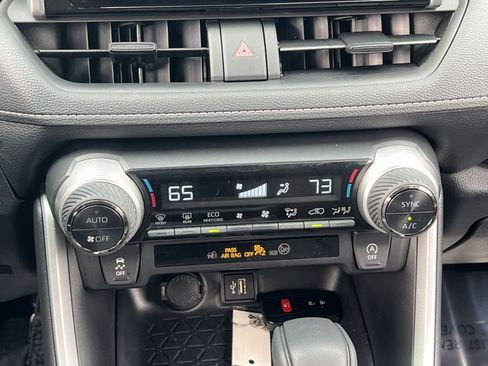 Used 2025 Toyota RAV4 XLE AWD/4WD image 20