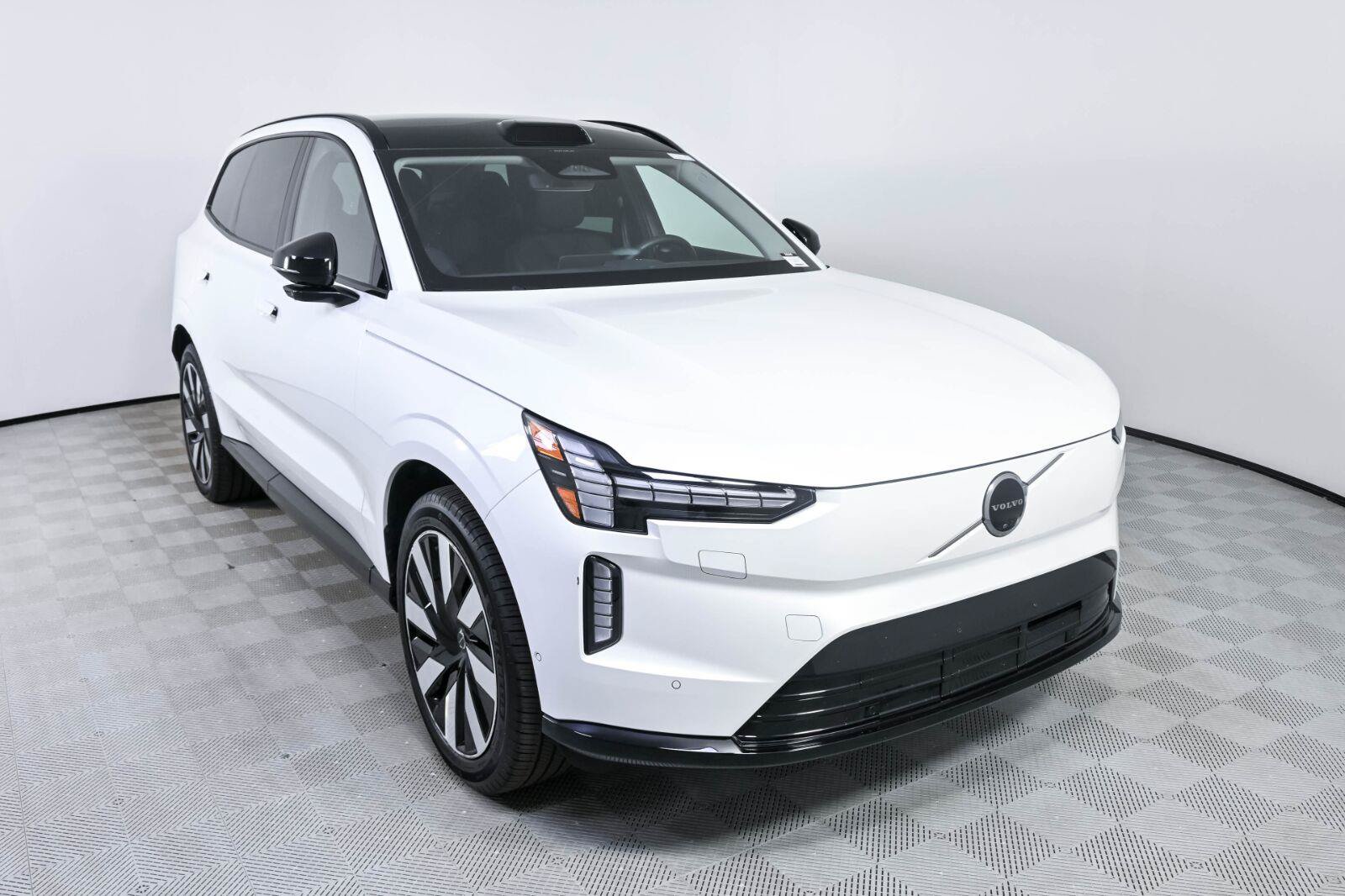 Certified 2025 Volvo EX90 Plus AWD/4WD image 25