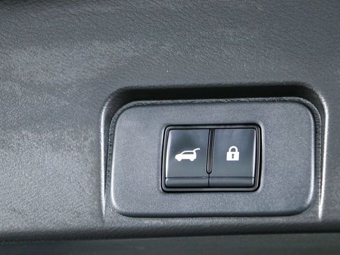 Used 2024 Nissan Rogue SV FWD image 29