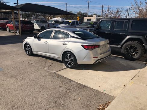 Used 2021 Nissan Sentra SV FWD image 9