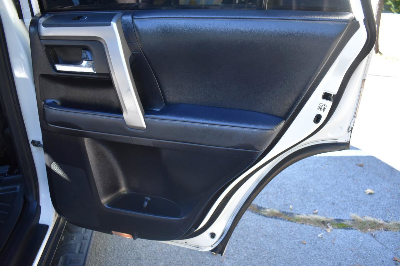 Used 2020 Toyota 4Runner SR5 AWD/4WD image 27