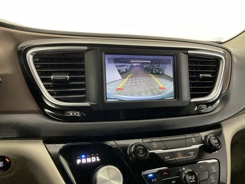 Used 2022 Chrysler Voyager LX image 26