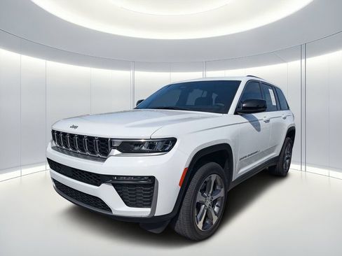 Used 2026 Jeep Grand Cherokee Limited RWD image 7