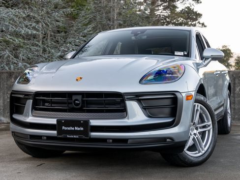 Certified 2025 Porsche Macan image 7