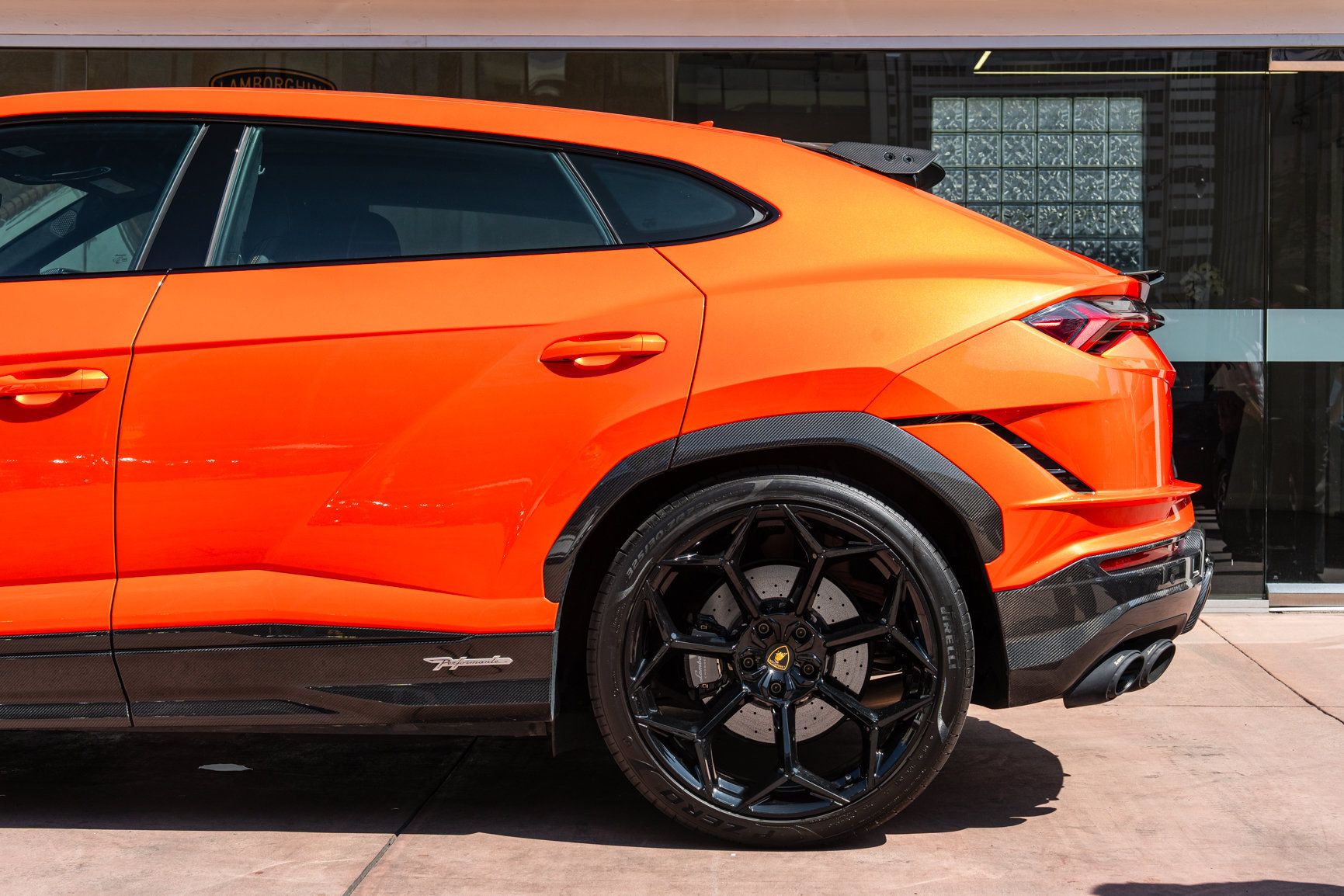 Used 2024 Lamborghini Urus Performante AWD/4WD image 17