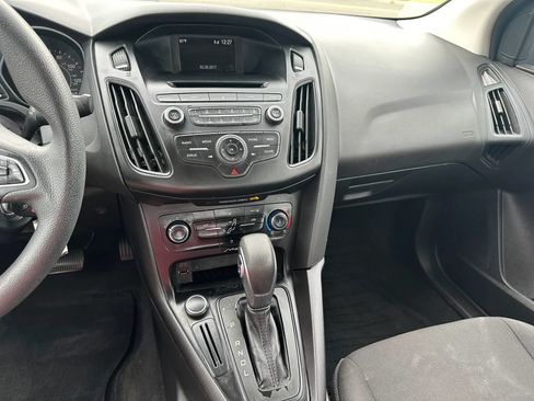 Used 2017 Ford Focus SE FWD image 16