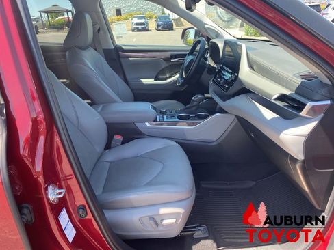 Used 2022 Toyota Highlander Platinum AWD/4WD image 16