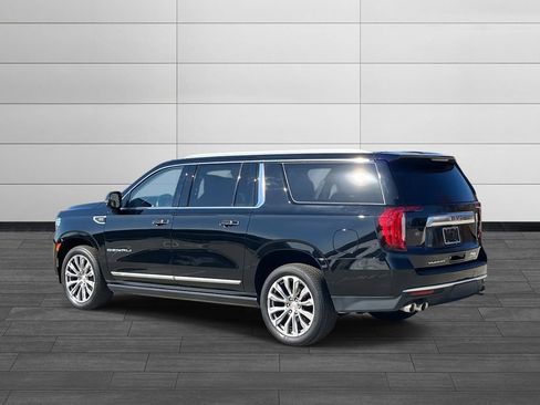 Used 2021 GMC Yukon XL Denali w/ Denali Premium Package image 3