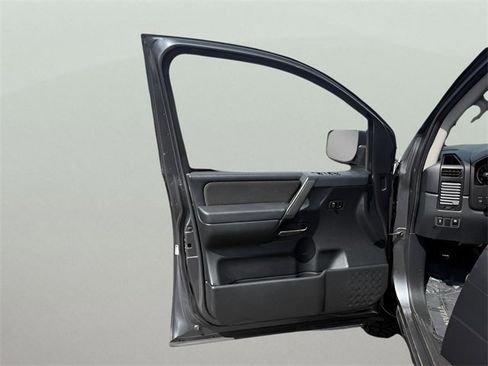 Used 2014 Nissan Titan S image 17