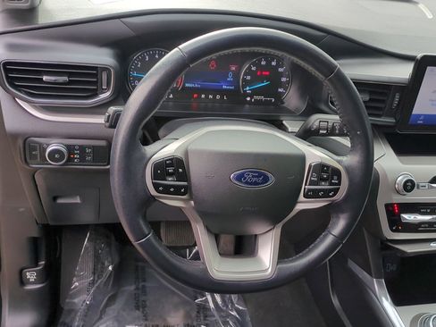 Used 2022 Ford Explorer XLT w/ Equipment Group 202A image 16