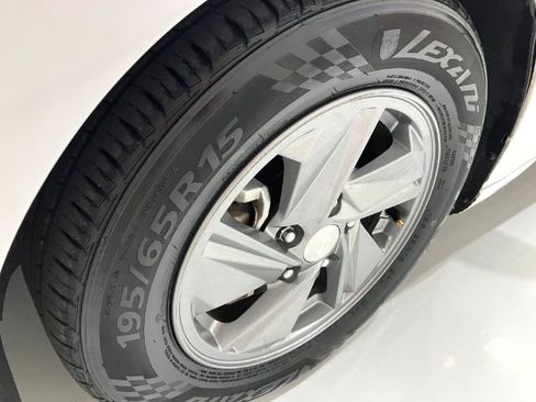 Used 2024 Hyundai Elantra SE image 10