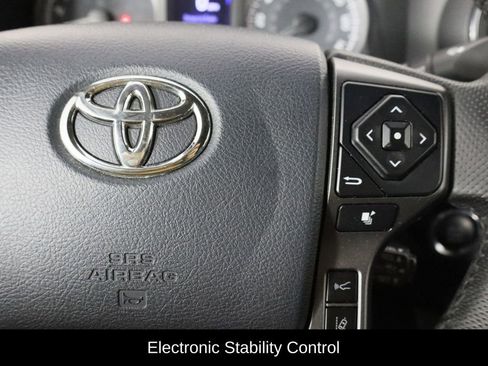 Used 2020 Toyota Tacoma TRD Off-Road image 10