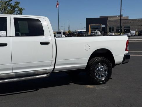 Used 2024 RAM 3500 Tradesman w/ Chrome Appearance Group AWD/4WD image 9