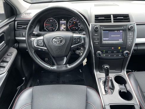 Used 2016 Toyota Camry SE image 18