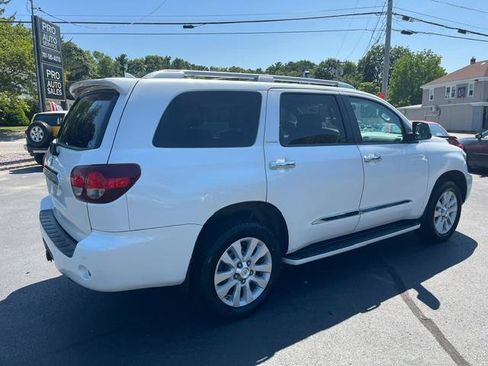 Used 2018 Toyota Sequoia Platinum AWD/4WD image 3