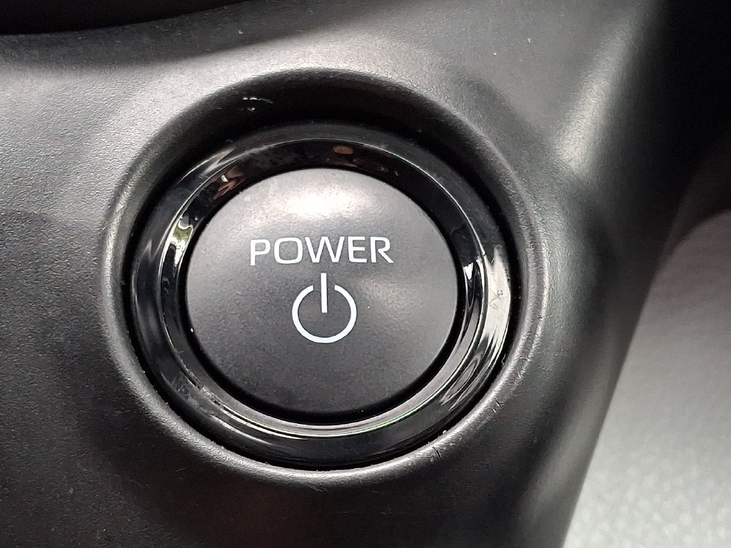 Certified 2025 Toyota Sienna XLE FWD image 27