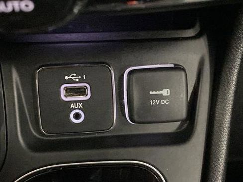 Used 2019 Jeep Cherokee Limited w/ Technology Group AWD/4WD image 35
