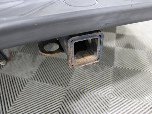 Used 2010 Nissan Frontier SE image 26