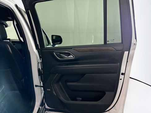 Used 2023 Chevrolet Suburban Premier image 31