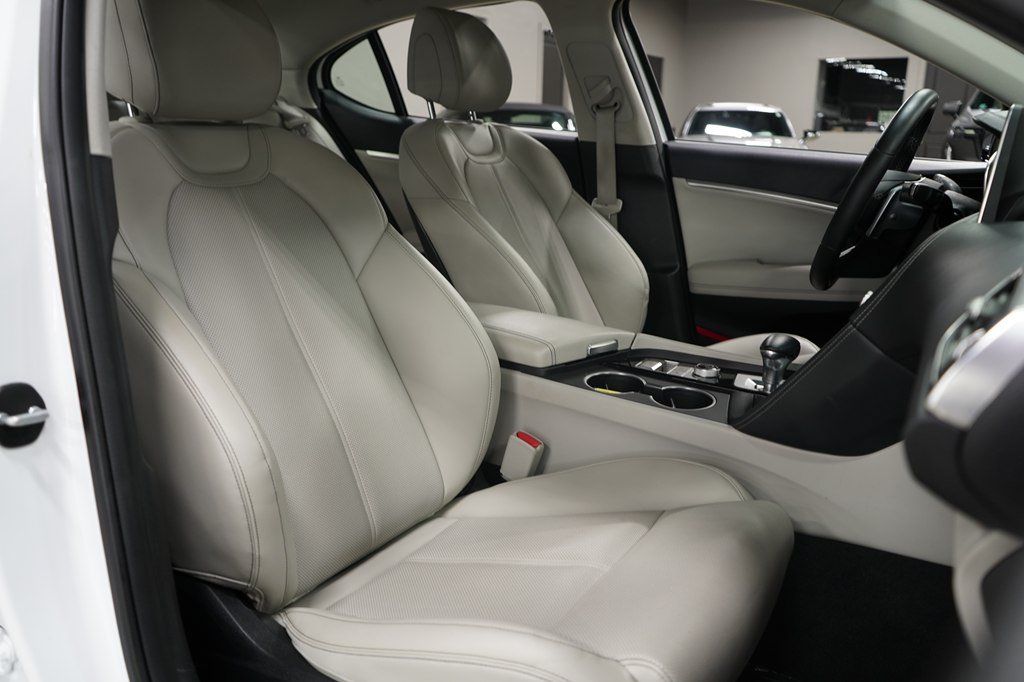 Used 2020 Genesis G70 2.0T RWD image 30