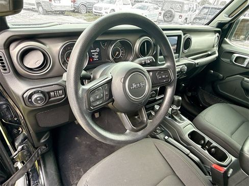 Used 2022 Jeep Gladiator Sport image 12