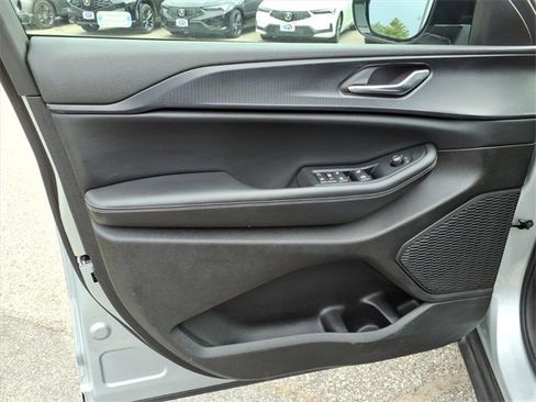 Used 2024 Jeep Grand Cherokee L Laredo image 13