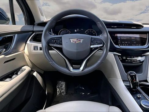 Used 2023 Cadillac XT6 Premium Luxury AWD/4WD image 3