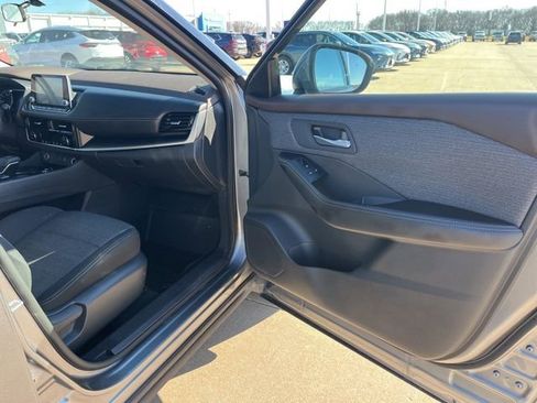 Used 2021 Nissan Rogue SV image 48