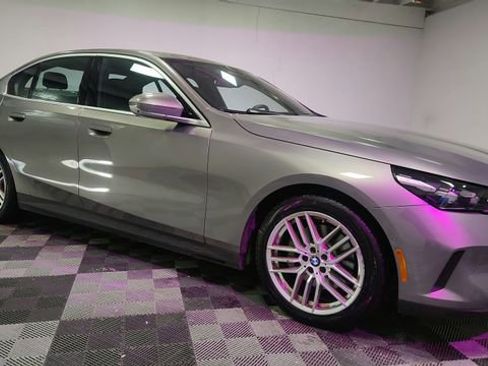 Used 2024 BMW 530i RWD image 1