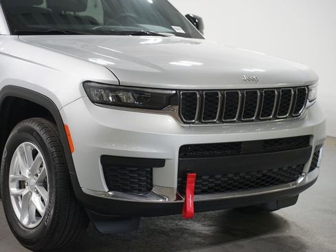 Used 2025 Jeep Grand Cherokee L Laredo RWD image 4