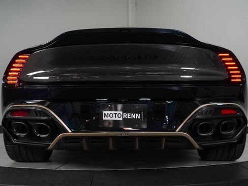 Used 2025 Aston Martin Vanquish RWD image 27