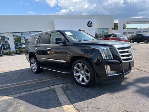 Used 2020 Cadillac Escalade Luxury AWD/4WD image 2