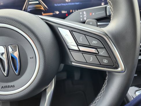 Used 2025 Buick Envision Preferred image 13