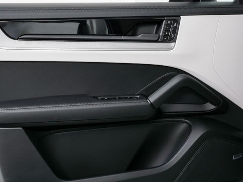 New 2026 Porsche Cayenne AWD/4WD image 6