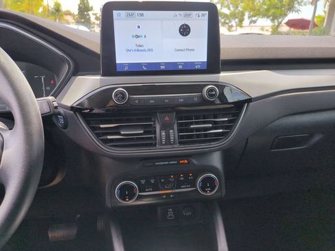 Used 2025 Ford Escape Active AWD/4WD image 18