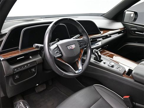 Used 2022 Cadillac Escalade Premium Luxury image 12