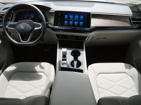 Certified 2025 Volkswagen Atlas SE AWD/4WD image 10
