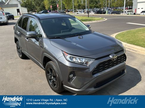 Used 2021 Toyota RAV4 XLE AWD/4WD image 1