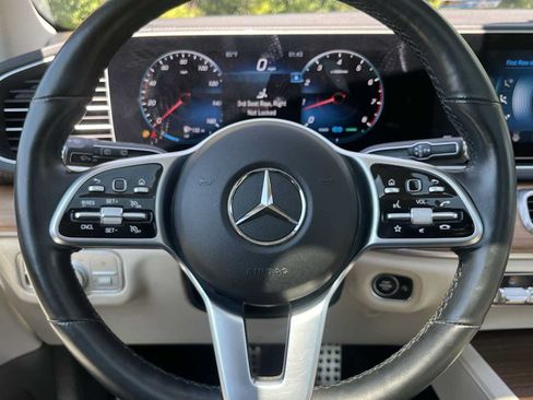Used 2022 Mercedes-Benz GLS 450 4MATIC image 38
