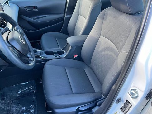 Used 2025 Toyota Corolla LE image 32