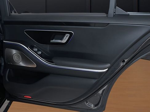 Used 2022 Mercedes-Benz S 500 4MATIC w/ AMG Line Package image 19